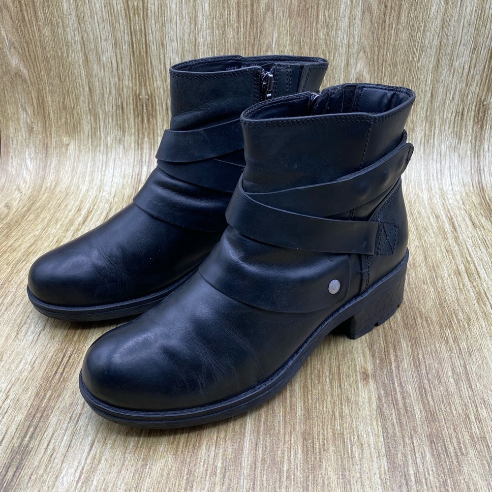 Clarks Mansi Calla women's boots. Size 8.5